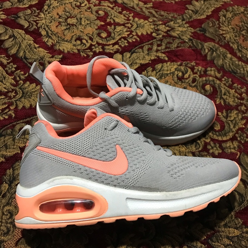 Nike AIR MAX